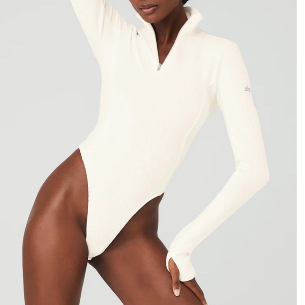 NEW - Alo Rise-Up Long Sleeve Bodysuit Size M in Ivory